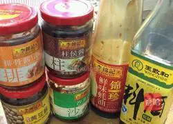 Illustration of how to make braised pig trotters and chicken feet 9