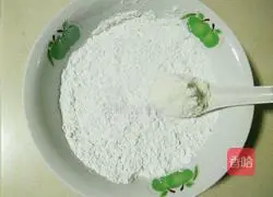 Illustration of how to make purple potato donkey roll 2