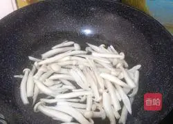 Illustration of how to make seafood mushrooms in oyster sauce 5