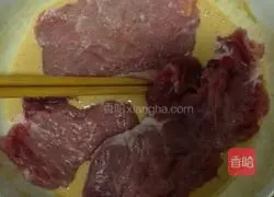 Wish the (pig) a prosperous new year and be filled with happiness - Illustration of how to make fried pork chop 4