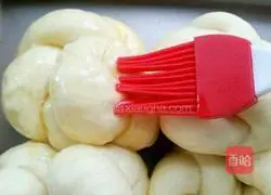 Illustration of how to make oil-free bread 12