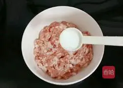 Pork Illustration of how to make bitter melon stuffed with mushrooms 4