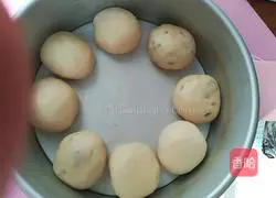 Illustration of how to make sweet bean, seaweed and meat floss bread 9