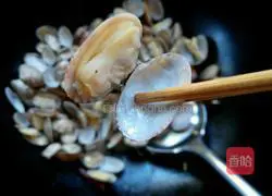 Illustration of how to make spicy clams 7