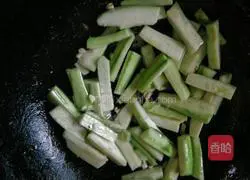 Illustration of how to make stir-fried loofah dumplings 6