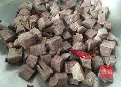 Illustration of how to make beef cubes 7