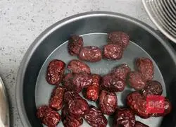 Illustration of how to make red date cake 5