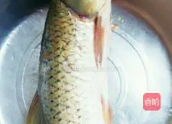  Illustration of how to make Wuhan glutinous rice cake fish 1
