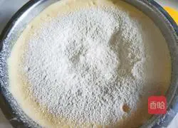 Illustration of how to make whole egg original cupcakes 7