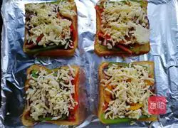 Cheese and bacon pizza recipe 4