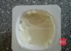 Illustration of how to make yogurt toast 1