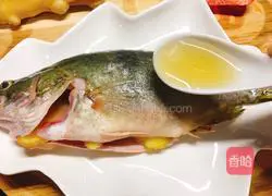 Illustration of how to make steamed mandarin fish 3