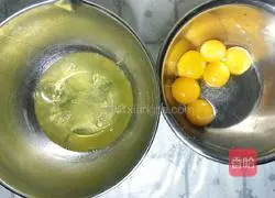 Illustration of how to make cream strawberry cake 2