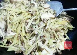 Illustration of how to make three silk spring rolls 7