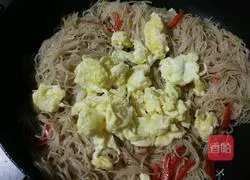  Illustration of how to make fried rice noodles with eggs 9