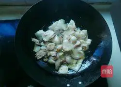 Illustration of how to make Laotan stir-fried pork slices with kimchi 6