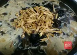 Illustration of how to make braised noodles in old Beijing 8