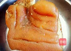 Illustration of how to cook pork elbows in rice cooker sauce 11