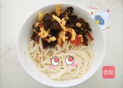 Illustration of how to make braised noodles with eggs, tomatoes, fungus and noodles 5