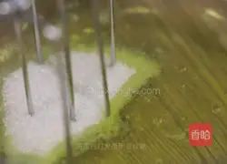 Cocoa two-color cake roll recipe illustration 5