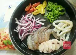 Nine-inch seafood pizza recipe illustration 7