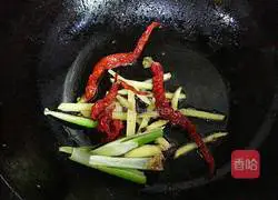 Illustration of how to make fried clams with green onion and ginger 4