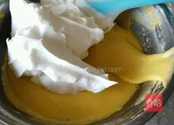 Illustration of how to make original chiffon cake 9