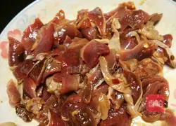 Illustration of how to make fried duck gizzards with kimchi 2