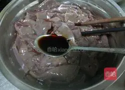 Illustration of how to stir-fry pork liver with kimchi 4