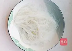 Illustration of how to make pepper, vermicelli and baby vegetables 1