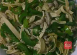 Illustration of how to stir-fry thousands of shredded pork with pepper 5