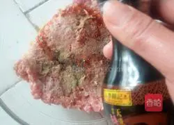 Illustration of how to make carrot and pearl meatballs 4