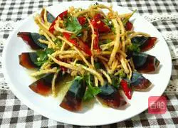 Illustration of how to make rice dumplings with preserved egg 6