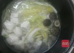 Illustration of how to make pork ribs, cabbage and tofu soup 3