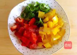 Illustration of how to make fried shrimps and rapeseed with colored peppers 1