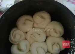 Illustration of how to make bread in a rice cooker 1