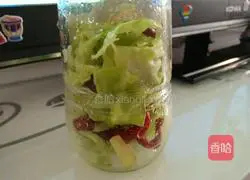 Illustration of how to make kohlrabi kimchi 4