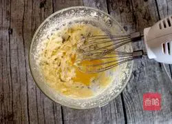 Illustration of how to make banana walnut cake 9