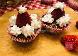 Illustration of how to make Christmas hat strawberry cup cake 13