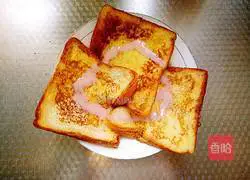 Illustration of how to make egg toast slices 8