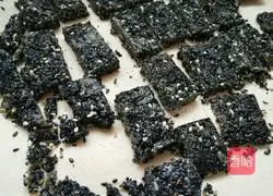 Illustration of making black sesame candy 9