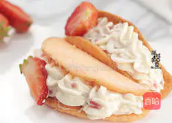 Illustration of how to make a stunning strawberry cake 1