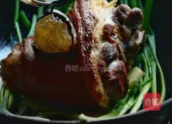 Illustration of how to make rock sugar elbows 10