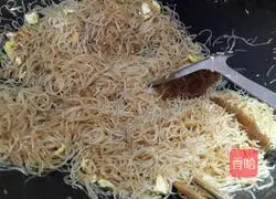 Illustration of how to make beef fried rice noodles 5
