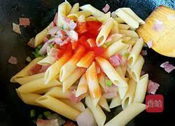 Illustration of how to make bacon pasta 9