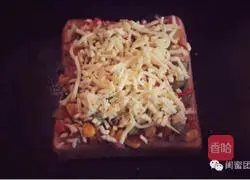 Illustration of how to make Kuaishou breakfast toast pizza 9