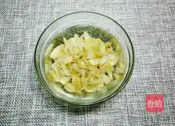 Lily, Wolfberry and Tremella Soup Recipe Illustration 2