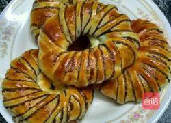 Illustration of how to make bean paste bagels 6