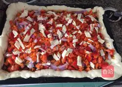 Illustration of how to make bacon and vegetable pizza 4