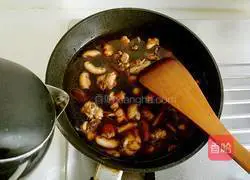 Illustration of how to make braised chicken and rice 12